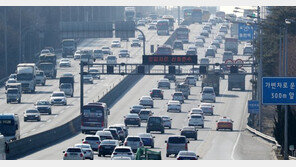 민족대이동 시작했다…이른 귀성차량에 도로 정체