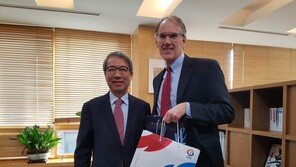 정운찬 총재, MLB 측에 ‘프리미어12 한국 선수 차출’ 요청