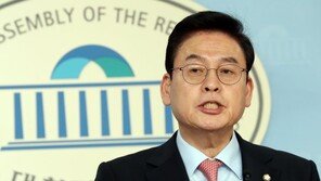 정우택 “대권주자들, 전대 나오면 안돼…난 대선 불출마”