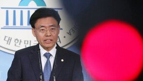 최교일 의원 “술집에 노출 무희는 있었는데 완전한 나체는 없어”