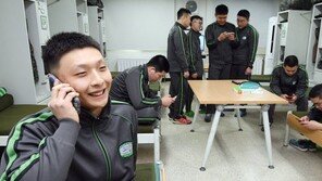 찬반 엇갈린 병사 휴대전화 사용…현장 목소리 들어보니