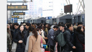 “엄마표 집밥 그리워요”…귀성 인파 북적·도심은 썰렁
