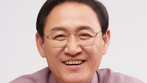 최교일 ‘스트립바’ 추문…정유섭 “이 정도도 이해 못해? 답답”