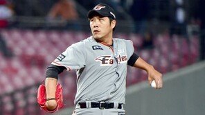 한화 떠난 권혁, 두산서 새출발…“우승 목표로 최선 다할 것”