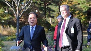 정의용 靑 국가안보실장, 4일 비건 美 대북특별대표 만난다