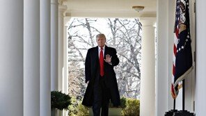 “트럼프, 일정의 60%는 ‘관리시간’”…TV·전화로 관리