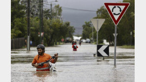 호주, 폭염 이어 기록적 폭우…2만 가구 침수 경고