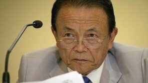 ‘망언제조기’ 日아소다로 “저출산, 아이 안 낳는게 문제”