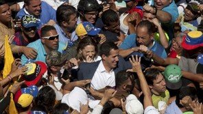 EU국가들, 후안 과이도 베네수엘라 임시대통령 인정