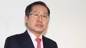 홍준표 “文, 도시락 배달로 서민 코스프레” 비난