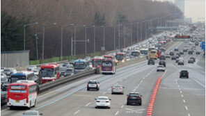 고속도로 정체 계속…“서울 방향 새벽 3시께 해소”