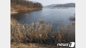 ‘설 명절 빙어낚시의 추억’…따뜻한 기온 탓 호수 결빙 안돼