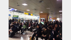 “일상으로 돌아가자”…연휴 끝 아쉬움 속 터미널·역 북적