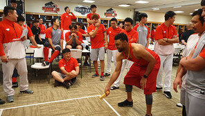 SK 와이번스, 전지훈련지에서 설맞이 윷놀이 실시