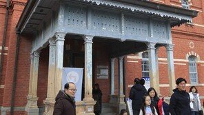 목포 근대문화역사관 찾은 관광객들