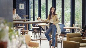 유니클로 진 모델, 크리스탈 발탁