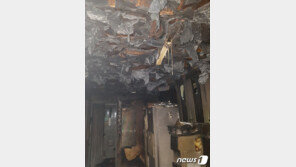 천안 한 다세대주택서 화재로 일가족 4명 사상…인화성물질 발견