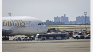 하늘 나는 특급호텔 A380 퇴출 위기…생산주문 잇달아 취소