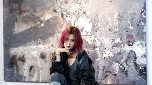 가수 솔비, ‘하이퍼리즘 레드’作 국회 전시…위안부의 날 기념 특별전