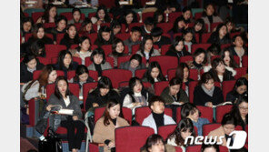 서울 중·고교 교사 올해도 여초…남성 합격자 10명 중 2명