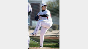 “억지로 안 만든다” 강백호 타자 전념, 이강철 감독의 진심