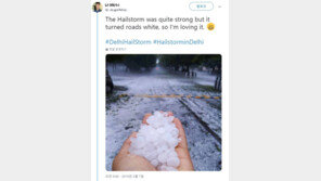 인도 델리에 유례없는 눈우박…시민들 “정말 신기해”