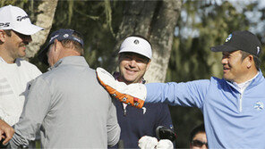 보기 4개 후 버디 3개 ‘반전’… “사랑해요, 낚시꾼 골퍼” 환호