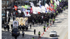 시민들 눈물 속 떠난 ‘김용균이라는 빛’…광화문 영결식