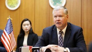 나경원 등 여야 의원, 북미 실무협상 마친 美비건과 회동