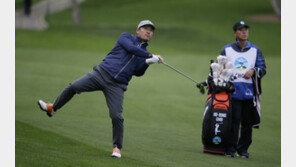 ‘낚시꾼 스윙’ 최호성, PGA투어 데뷔전서 컷 탈락…김시우 공동 7위