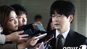 파리 찾은 탁현민 “靑 있을 때 가장 아쉬웠던 건 영빈관”