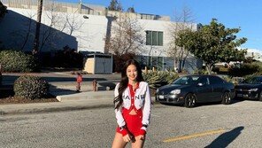 블랙핑크 제니, 미국서도 빛난 우월 각선미