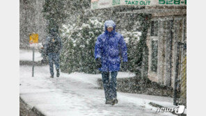 美 북서부에 최고 1m 넘는 폭설…항공편 결항·비상사태 선포