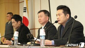 靑, 김태우 前수사관 추가 폭로에 공식 대응 ‘자제’