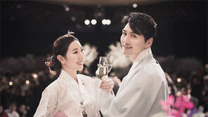 [연예뉴스 HOT5] 이필모-서수연 결혼식 사진 공개
