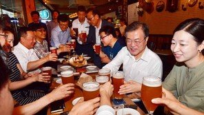 文대통령 ‘국민과 대화’ 추진…靑 “가시적 단계 아냐”