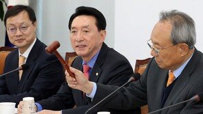 한국당 선관위 11일 오전 긴급 회의…전대 연기 여부 등 논의