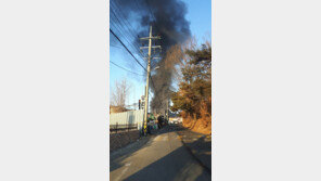 고양 성석동 플라스틱 공장서 불…“검은 연기 치솟아”