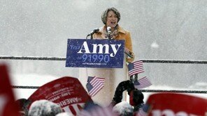 트럼프, 대선 출마 민주당 클로버샤 상원의원 ‘눈사람’ 조롱