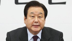 김무성 “5·18 부정은 역사왜곡…한국당 일부 의원 잘못”