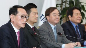 ‘김태우 대동’ 한국당, 靑 공세…“재갈 물리기 중단하라”
