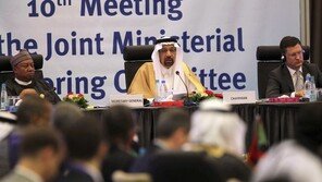 OPEC, 1월 생산량 하루 80만 배럴 감축…사우디 앞장