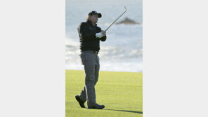 ‘물 오른 미컬슨 vs 이 악문 우즈’ 빅 카드 떴다