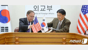 트럼프, 방위비분담금 발효도 되기전에 향후 인상 압박