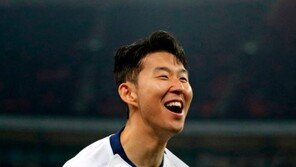 ‘양봉업자’ 손흥민 골, 현지 팬들도 난리…“대체 불가, 동상 세우자”