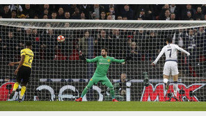 ‘결승골’ 손흥민 “난 발만 댔을 뿐” 베르통언에 공 돌려