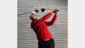 김아림 공, 더 멀리 비행… 박성현, 착지 후 20야드 데굴데굴