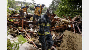 미 서부 겨울폭우로 진흙산사태에 묻힌 여성 구조돼