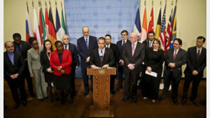 베네수엘라 “미국 봉쇄로 경제파탄…구호품지원은 ‘쇼’다”