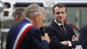 프랑스 마크롱, 노란조끼 향해 “과격 시위, 프랑스 국격 손상 시켜”